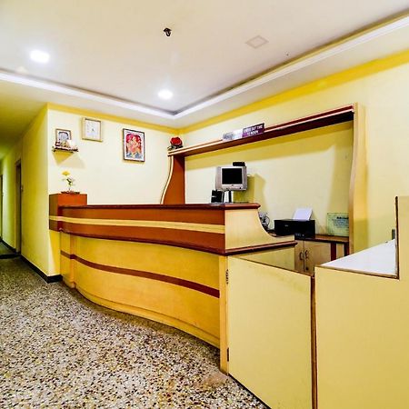 מלון דיברוגר Spot On 80135 Gopala Residency מראה חיצוני תמונה