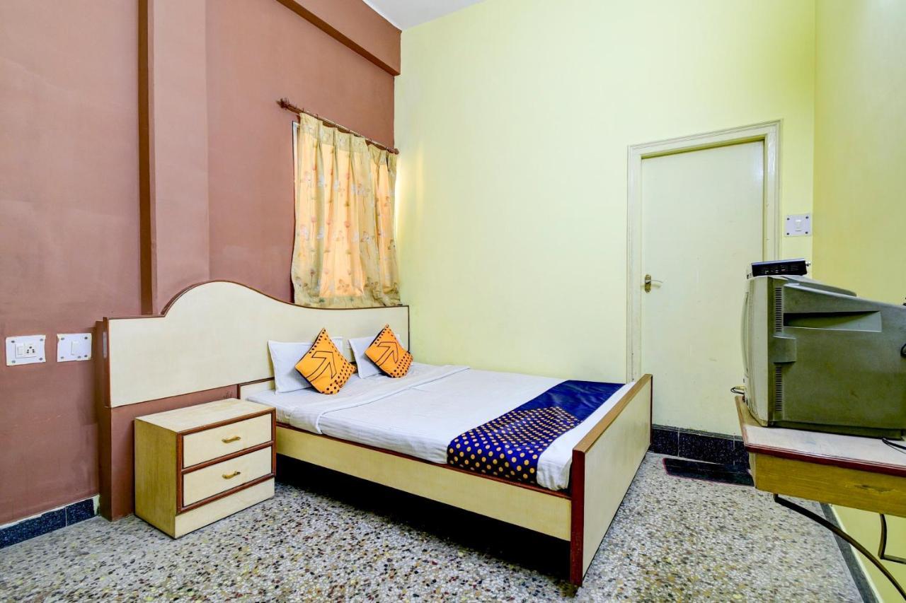 מלון דיברוגר Spot On 80135 Gopala Residency מראה חיצוני תמונה