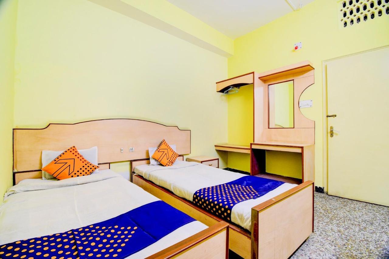 מלון דיברוגר Spot On 80135 Gopala Residency מראה חיצוני תמונה