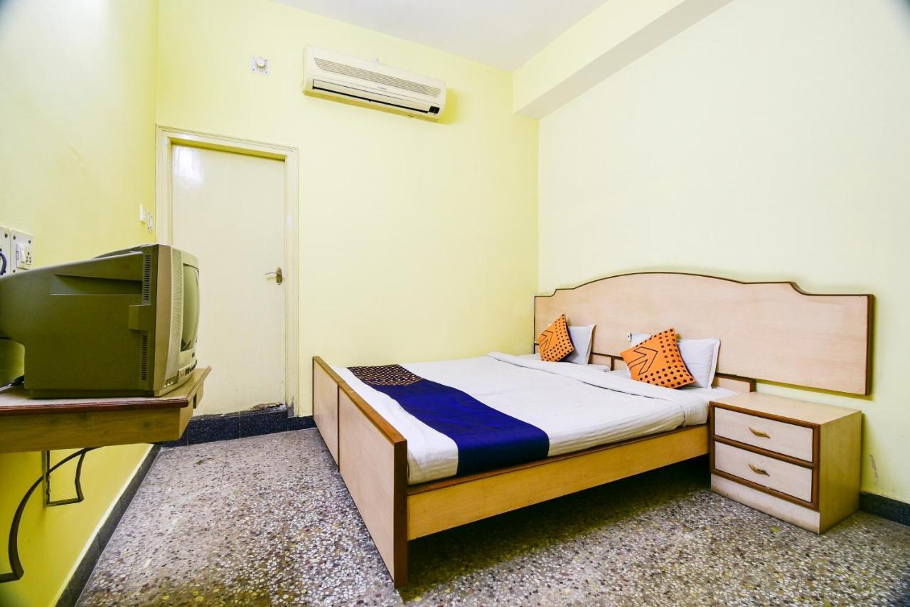 מלון דיברוגר Spot On 80135 Gopala Residency מראה חיצוני תמונה